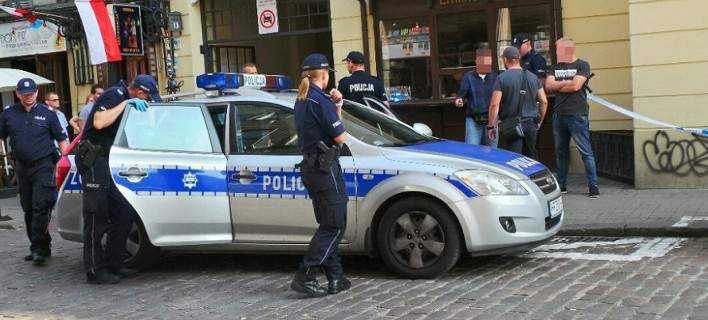 Συναγερμός στη Βαρσοβία – Επίθεση με μαχαίρι έξω από συναυλία της μπάντας, που ακύρωσε χθες εμφάνιση στο Ρότερνταμ (εικόνες, βίντεο)